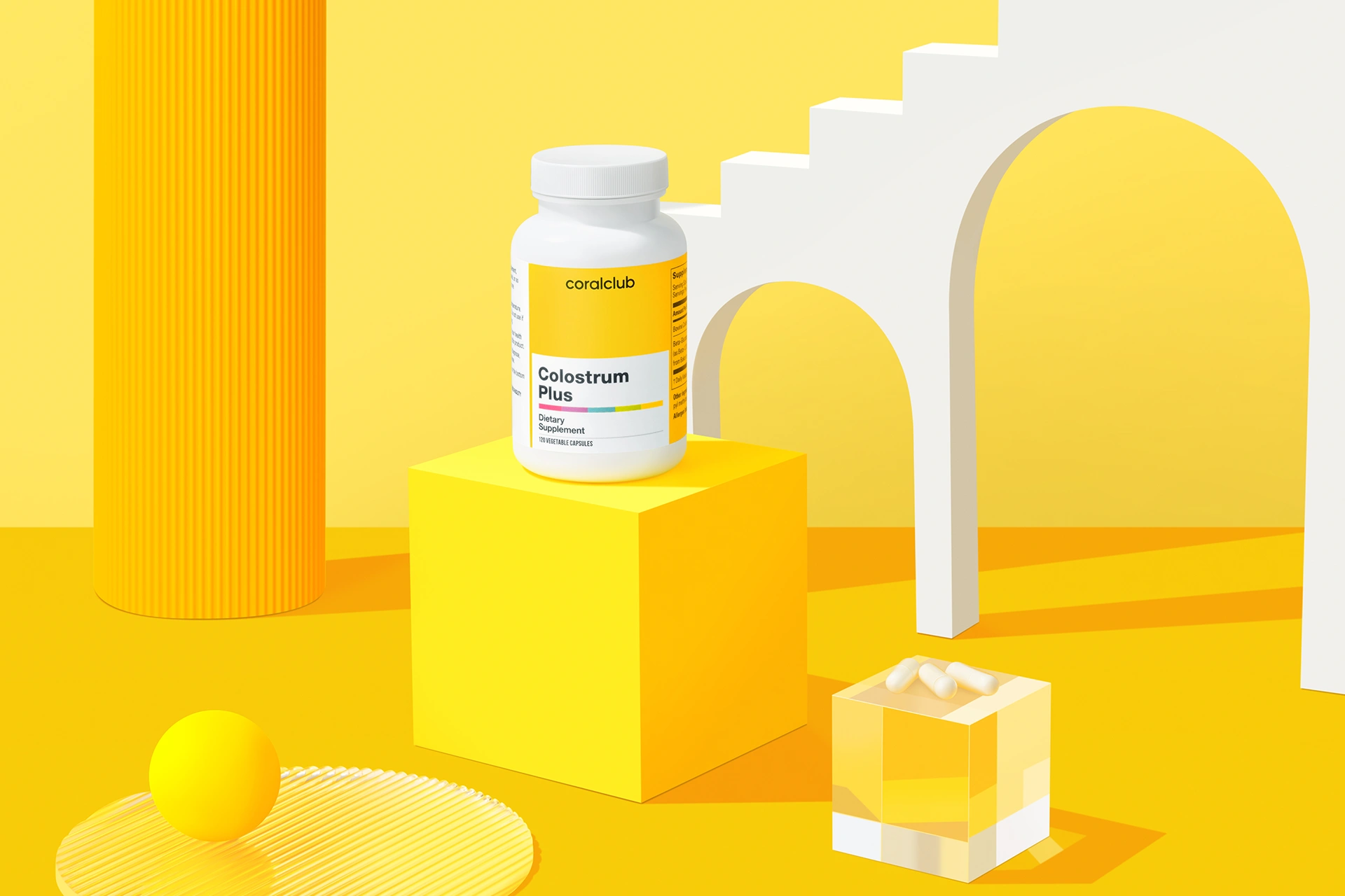 Капсулы комплекса Colostrum Plus на фоне свежих ингредиентов и уютного интерьера